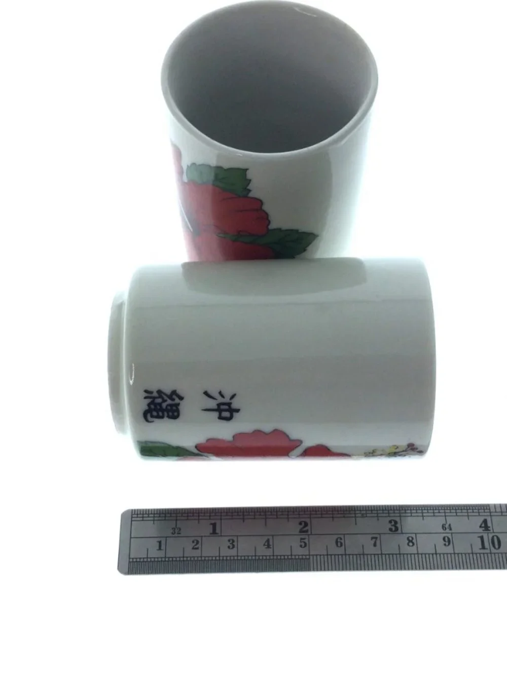 Vintage Japanese Red Hibiscus Porcelain Tea or Saki Cups - Set of 2 - Picture 4 of 4